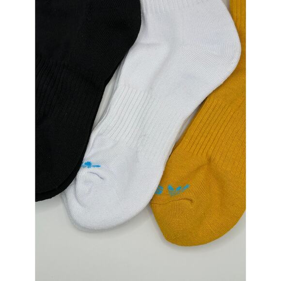 3 Pairs ADIDAS Floral Everyday Cotton Crew Socks Dri Fit NWOT Size MEDIUM - Picture 3 of 3